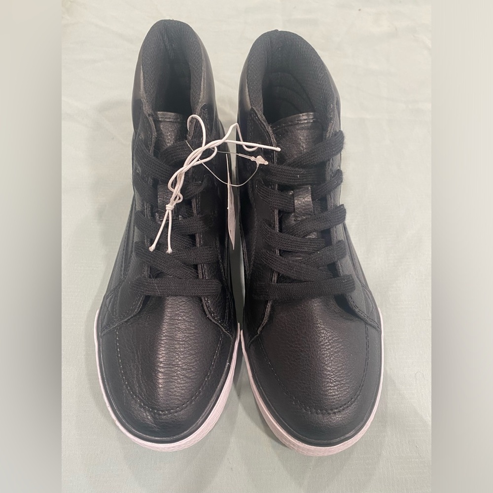 Boys shoes